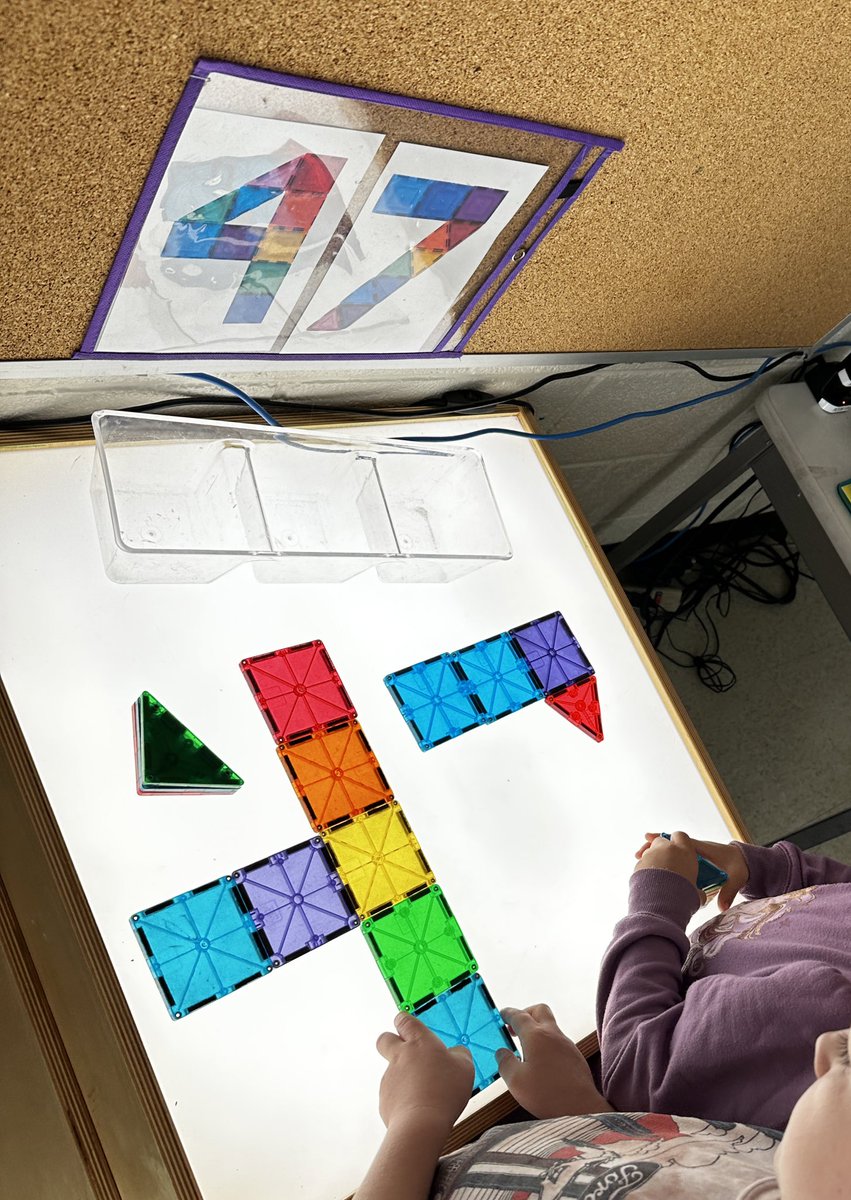 ShawChris33's tweet photo. Following the code or coloured sequence to
Make the numbers four and seven.  #Coding #earlyyears #kindergarten They “cracked” the code. https://t.co/cJavVww91N