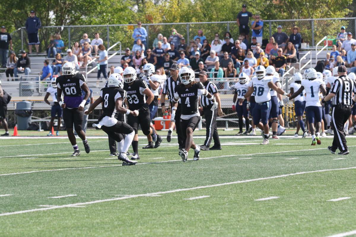 _seanmartin21's tweet photo. Mid season highlights. 6’2 195 db 

https://t.co/U3oRmaPKJU https://t.co/qxbswdgt5C