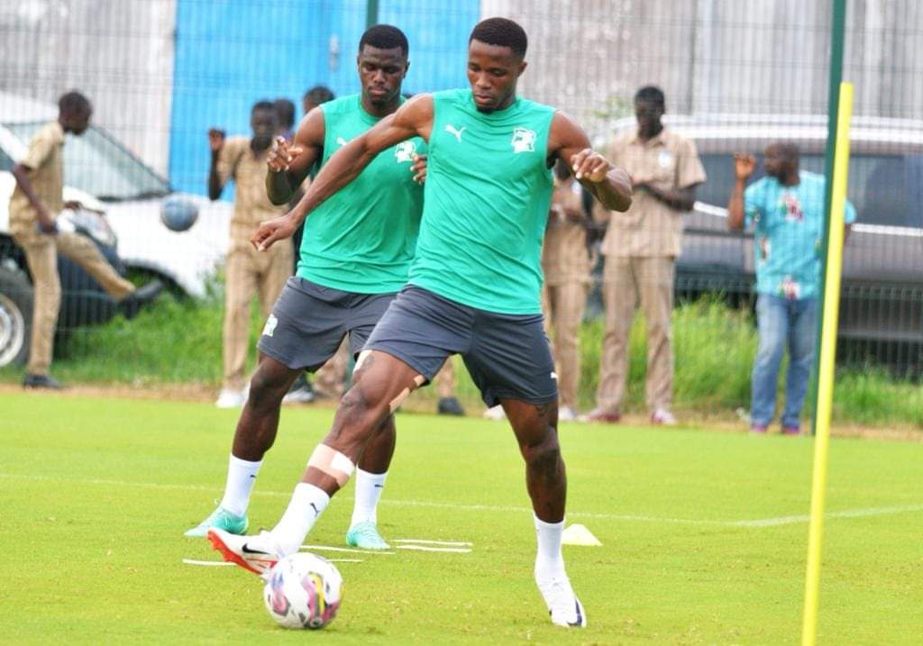 SEFLO9's tweet photo. Première séance d'entraînement avant #CIVMAR ce samedi 14/10 
Au stade #houphouet 
Avec 22 joueurs présents et la légende #GOUAMENE champion d'Afrique 92 au poste d'entraîneur des gardiens 

#football #Maroc #Morocco #ci225 #civ225 #cotedivoire #CIV #Afrique #RFI #foot #team225 https://t.co/LtYQN9mYHr