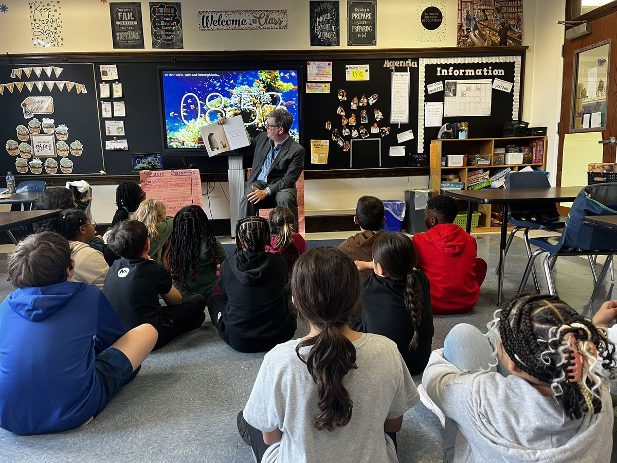 beccanson's tweet image. Thank you @mlandahl for coming to our room today. 5th grade loved the story and loved the opportunity to share their thoughts with you.