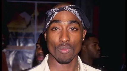 MUSICANDBUILDS's tweet image. Let’s debunk somebody’s child..

1.)2pac first rapper to collaborate
With high end designers 
And walk their runways in Europe

2.) 2pac first rapper to make songs solely dedicated to uplifting black women

3.) Kanye like white models
Well 2pac had Madonna in her prime

4.) 2pac…