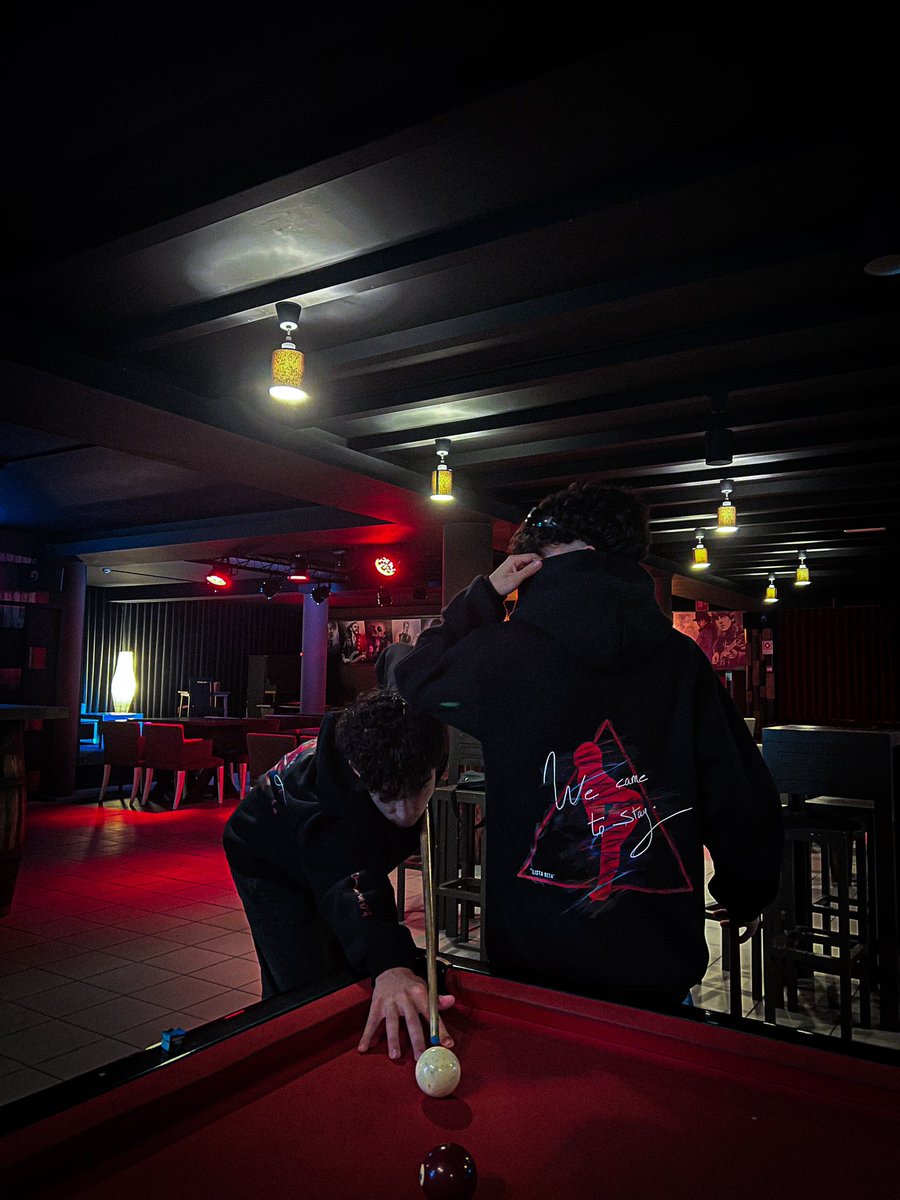 É com muita honra e dedicação que vos anunciamos o nosso dress code de 23/24 para utilizares na semana das campanhas e para carregares o orgulho que sentes pela tua lista. 
Junta-te a nós e compra já a tua. 👀❤️💛

Sweat Preta- 16€ 
Sweat Bege- 17€ 
T-shirt- 9€