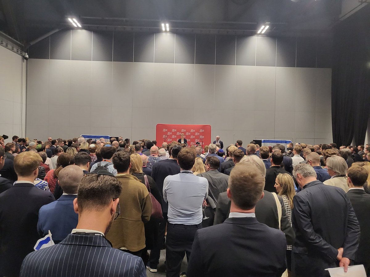 Packed room here at #LabourConference2023 for the @_LFI vigil with @Keir_Starmer @DavidLammy @RachelReevesMP @YvetteCooperMP 

Strong show of support for the community and Israel