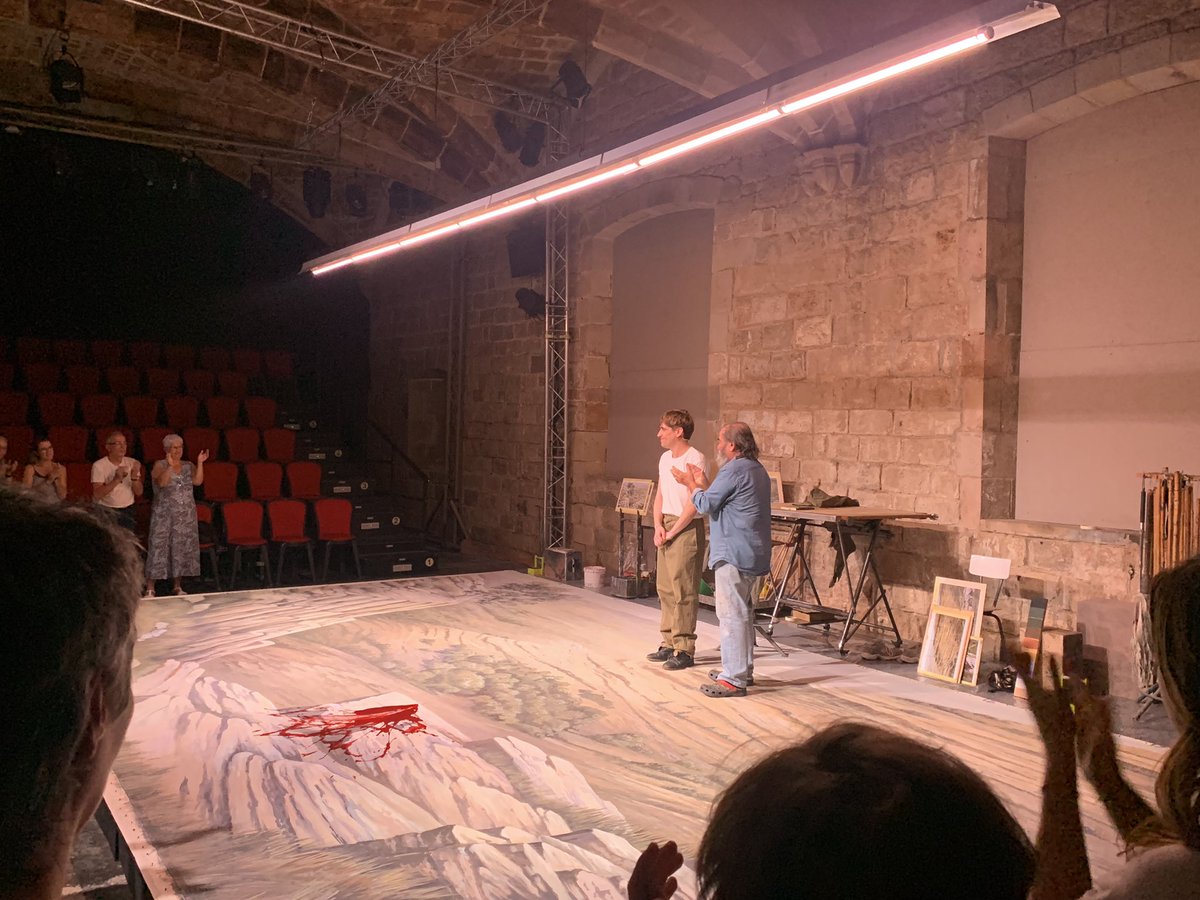 joantrias_'s tweet photo. Feia temps que el teatre no em regalava un viatge emocional tant bèstia com el d’en Pepe a @PapersdeGuerra. Un viatge que m’ha colpit, m’ha fet enrabiar. He plorat, somrigut i he aplaudit la feinada d’un @PauVinyals a flor de pell, sentint cada paraula. Cada sentit. https://t.co/sNn8hh6kjt