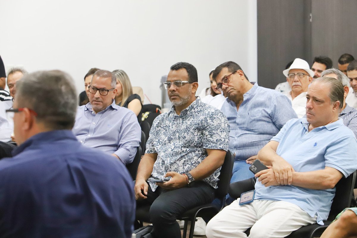 MariamulataCTG's tweet photo. Hoy compartí con la Sociedad Colombiana de Arquitectos la renovación urbana que vivirá Cartagena durante los próximos 4 años. Espacios para el disfrute y encuentro, macroproyectos para el mejoramiento de la movilidad, nuevas centralidades, cero inundaciones, ecobulevares y +. https://t.co/KWxNnnprC0