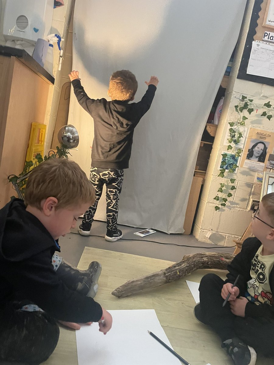WhitecrookE's tweet photo. Creative learners today. 

Exploring the loose parts and play dough… moving their bodies to create different shadows and drawing the silhouettes. https://t.co/2QaD5yoisL