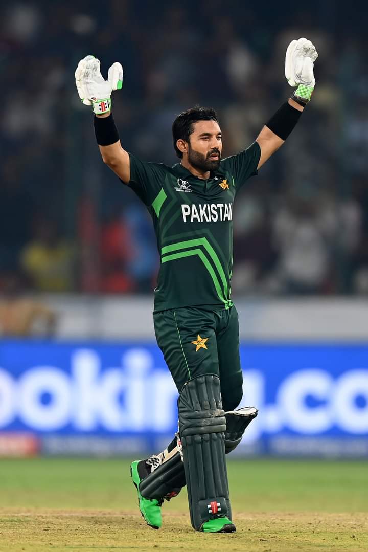 Muju1415's tweet photo. They've achieved it! Pakistan has just accomplished the greatest run chase in the 48-year history of the Men's ODI World Cup. Take a moment to absorb this. This match will be etched in your memory forever. A historic moment in Hyderabad!!!

 #PAKvsSL
#worldcup2023 https://t.co/XYncf6JxO8