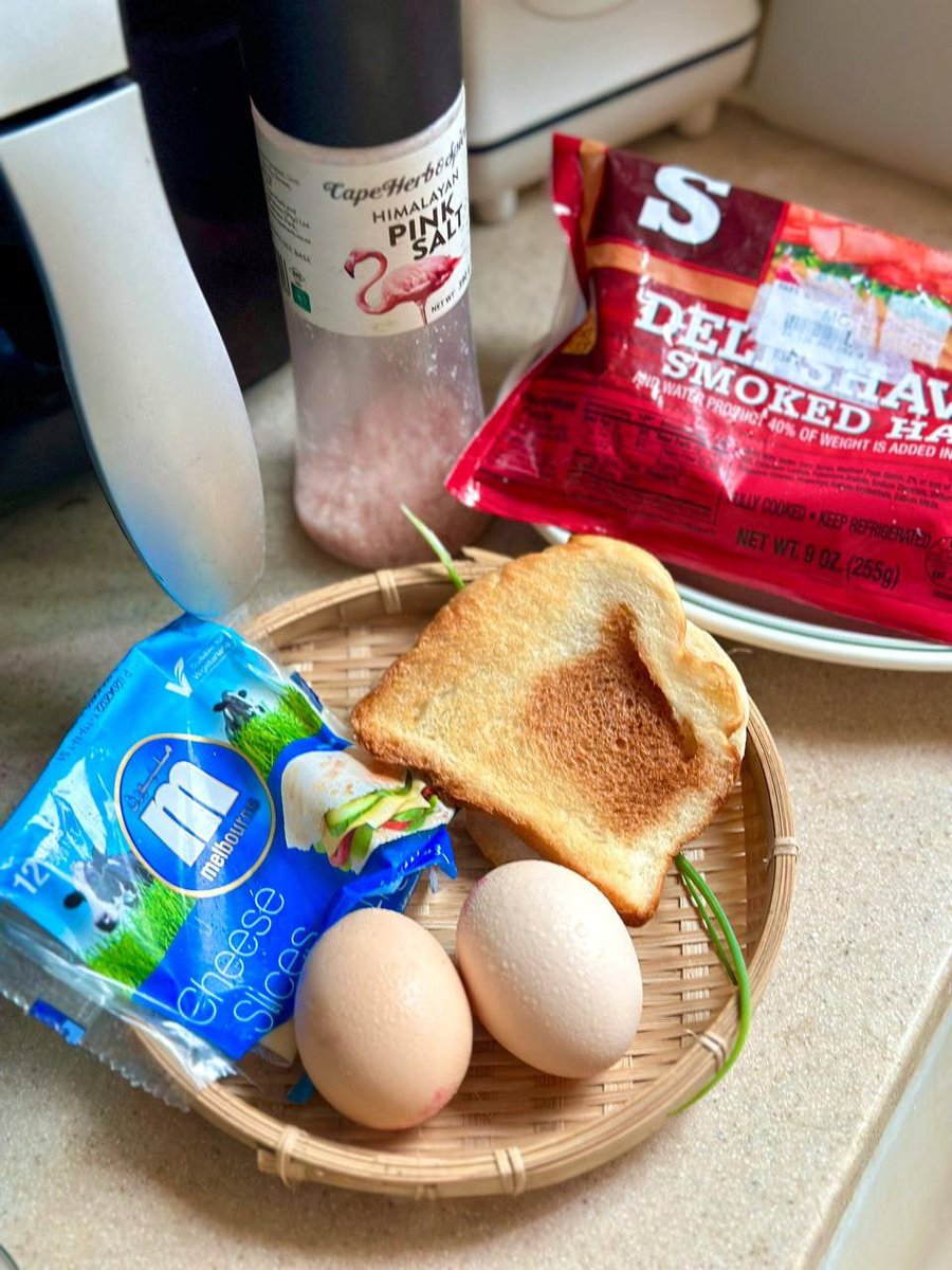 Maximrwers's tweet photo. "When you rise in the morning, give thanks for the light, for your life, for your strength. Give thanks for your food and for the joy of living. If you see no reason to give thanks, the fault lies in yourself."
#airfryer #airfryerrecipes #collegelife #collegemeal #easybreakfast https://t.co/2kIYYy1UEi