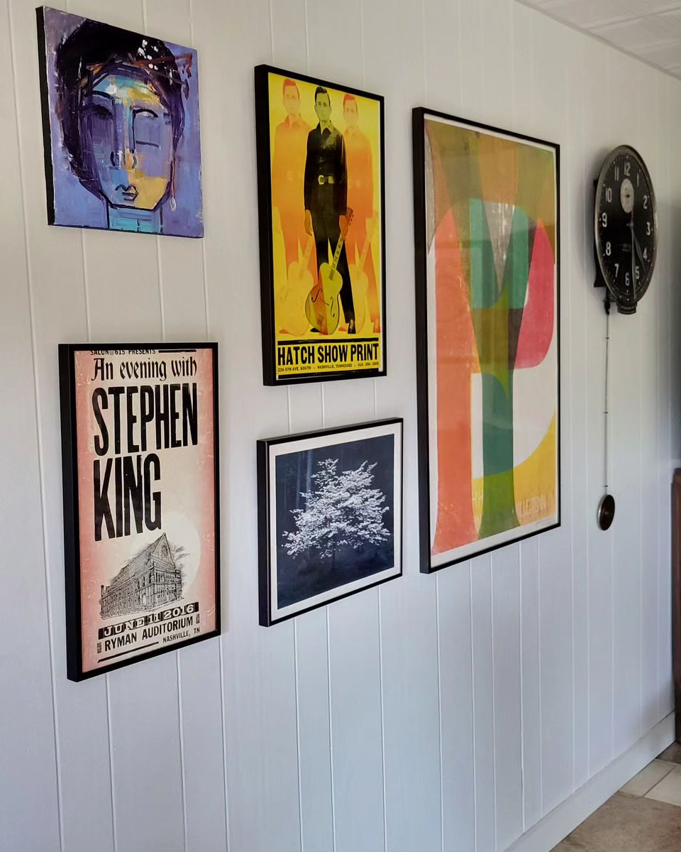 HatchShowPrint's tweet photo. Well, this is a grid we dig, from Instagrammer @jorjiegrrl. Posters from our presses hanging alongside other fantastic artwork, squared off to create a cohesive arrangement, is easy on the eyes. How do you hang your Hatch Show Print posters? Tag us with #HatchatHome on Instagram! https://t.co/Xy1yy93Qya