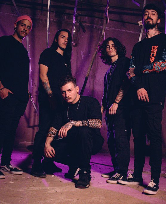 I would like to introduce you, my band! Aura Croma is all about BRAZILIAN NU METALCORE so if you like