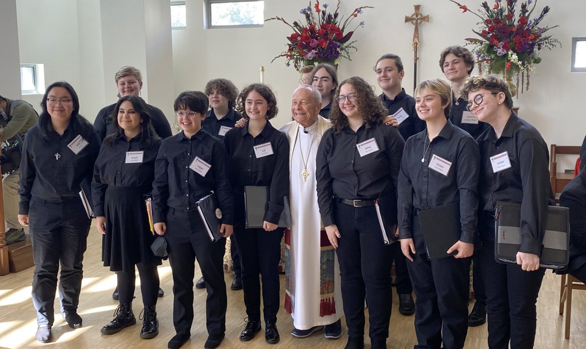 Our Seasons of Love ensemble and GenOUT Youth Chorus were honored to participate in the celebration of Bishop Gene Robinson's 50th anniversary in ministry at St. Thomas' Parish. Bishop Robinson was the first openly gay priest to be made bishop. Congrats on 50 years!
