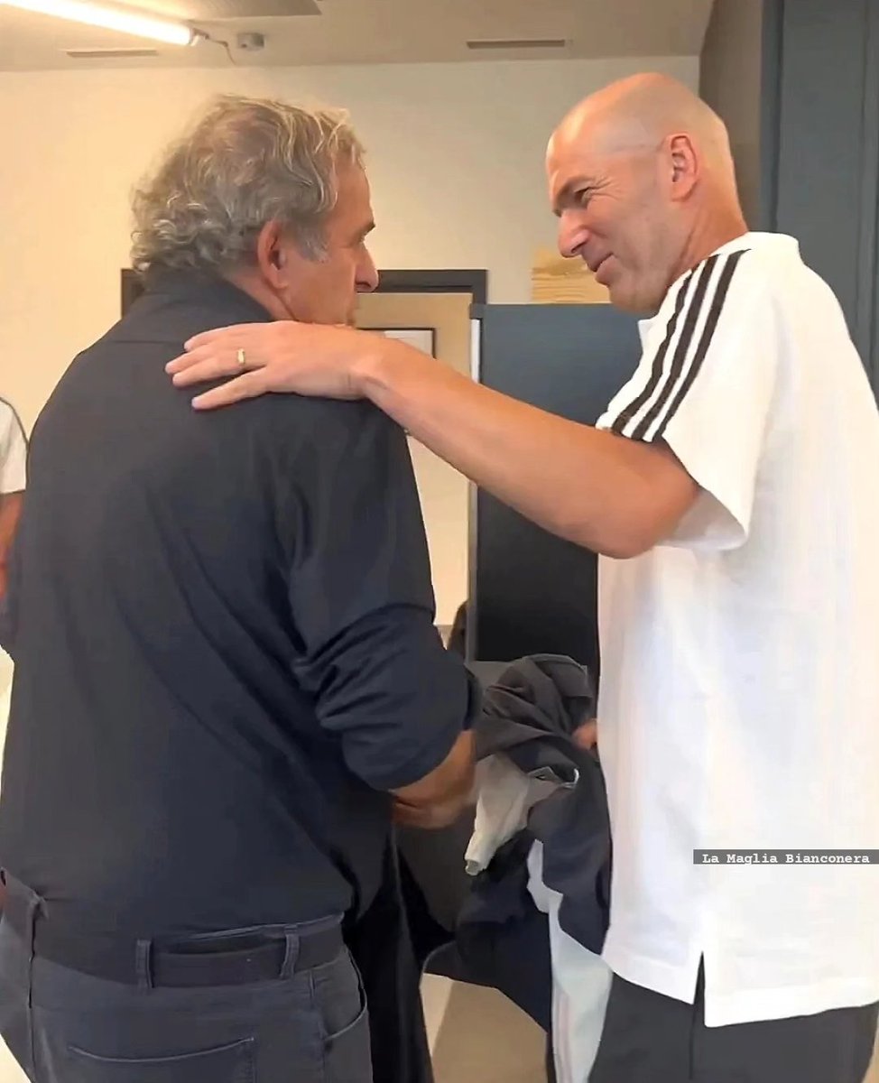La_Bianconera's tweet photo. #Platini e #Zidane 😍😍 10/10 🤍🖤 https://t.co/hfNsFDiKAB