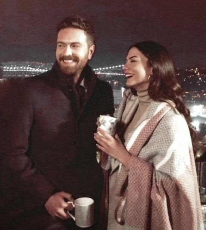aglayanbaliks's tweet photo. insanların...anıları böyle pfüff hemen gidiyo tamam mı saçma benim aklımda bazılarının aklında hala unutulmaması gerekiyor bazı şeyler
ee… herkesin ee…
dolabında bir tane ceset var
görüşürüz https://t.co/DxXvrbxUQP