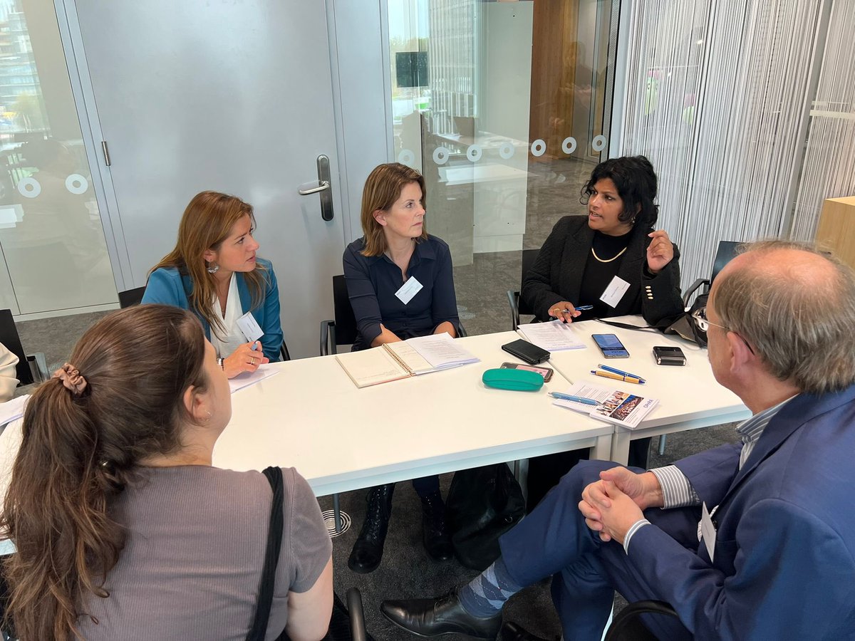 Wat betekent samenwerking tussen vo en ho in de praktijk voor #leerlingen? 

Tijdens de jaarlijkse OPeRA conferentie 2023 ging Bètapartners hier uitgebreid op in. 

We hebben in groepjes onze ervaringen besproken en plenair gedeeld.

#voho