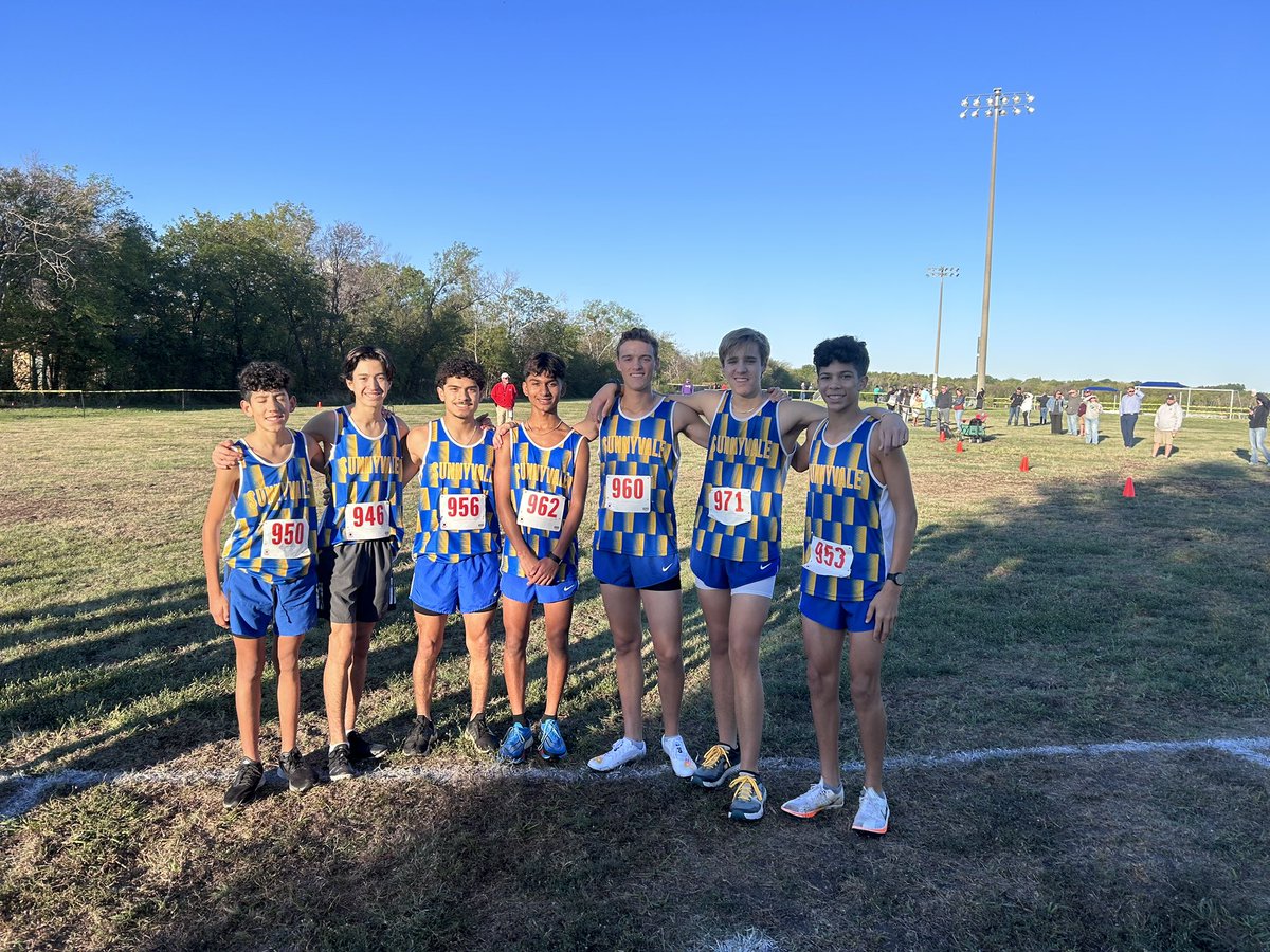 SHSRaiderXC's tweet image. Regional Qualifiers!! Congrats to Tyrus Cowan for finishing 1st &amp;amp; Dev Kumar for finished 3rd in the District 14-4A XC meet. Grady Wyse Liam Aragon Dom David Christian Henderson &amp;amp; Skyler Campos all ran a good race to secure 2nd place. 
@SunnyvaleISD @SVRaiderBooster @Sunnyvale_HS