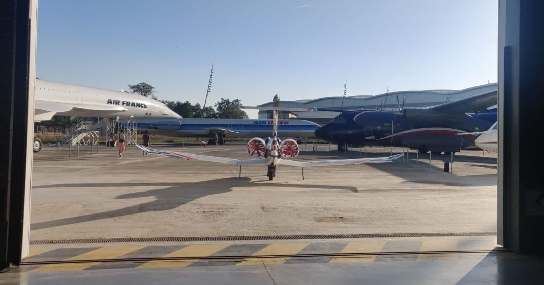 AATLSE31's tweet photo. Le #WeekEndAuxAiles a été époustouflant, et notre E-FAN préféré est de retour au Musée @aero_scopia, à l'abri des éléments. ✈️
Un week-end de passion aérienne et maintenant, une pause bien méritée pour notre joyau. https://t.co/fGMOKouq80