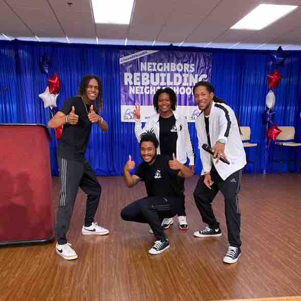 storystitchers's tweet image. Let’s end the year off strong 💪🏿!

#DjUp #SafeTeam #3stepsback #performance #moments #youth #artist #storystitchers