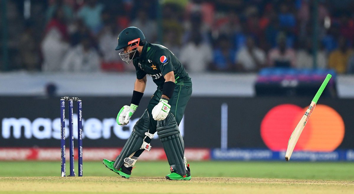 Team_MRizwan's tweet photo. Mohammed Rizwan won the Player of the match award for his terrific hundred. 

Pakistan was 37/2, chasing 345 runs &amp; he smashed 131* runs from 121 balls - A knock for the ages in World Cup history. #PAKvSL https://t.co/jbHcFhZSVR