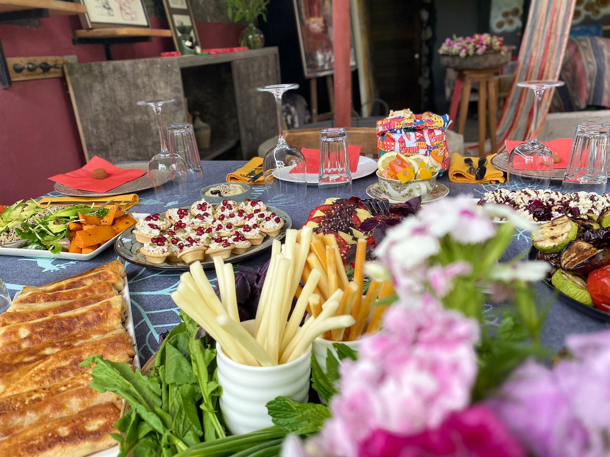 LikelocalI's tweet photo. To #TacoTuesday we say this is how a #meal looks like in #Armenia. #Travel the #World, join #locals, #eat local and #discover the real #culture with #LikeLocal at any #day. https://t.co/2FXMuqd8iD