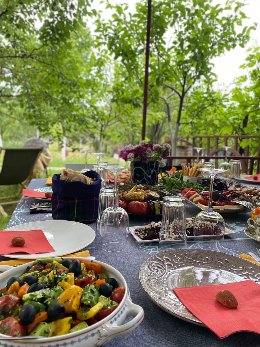 LikelocalI's tweet photo. To #TacoTuesday we say this is how a #meal looks like in #Armenia. #Travel the #World, join #locals, #eat local and #discover the real #culture with #LikeLocal at any #day. https://t.co/2FXMuqd8iD