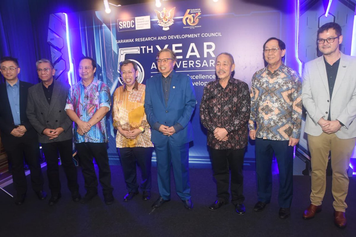simkuihian's tweet image. 5th Anniversary Dinner of Sarawak Research and Development Council (#SRDC) by Premier Abg Jo
 
Important agency for Sarawak’s life science aspiration ecosystem
 
3 subsidiaries established todate
❇️SMD Semiconductor 
❇️ Sarawak Infectious Disease Centre
❇️Sarawak Science Centre