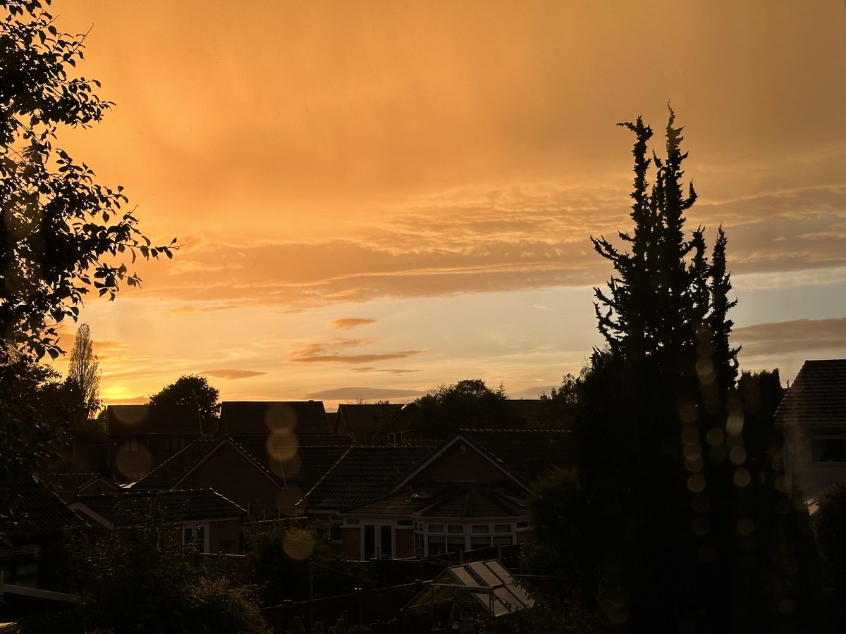buttymandave's tweet photo. Sunset over Hindley. https://t.co/c9R2dK7T8i