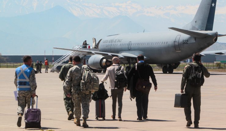 A flight has brought Chileans who were trapped in Israel, from the war-torn country to Greece. Meanwhile, the family of a Chilean who was kidnapped near the Gaza border continues to look for information about her whereabouts. 
chiletoday.cl/chilean-humani…