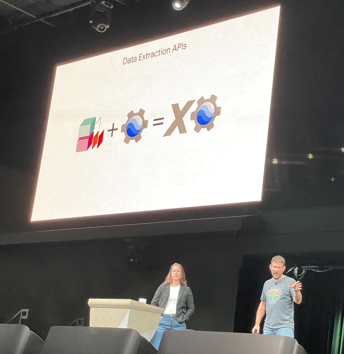Big announcement at #GeoForGood23 for #Python users to leverage GEE data catalog and API with XArray and Dask workflows. Can't wait to try it out github.com/google/Xee