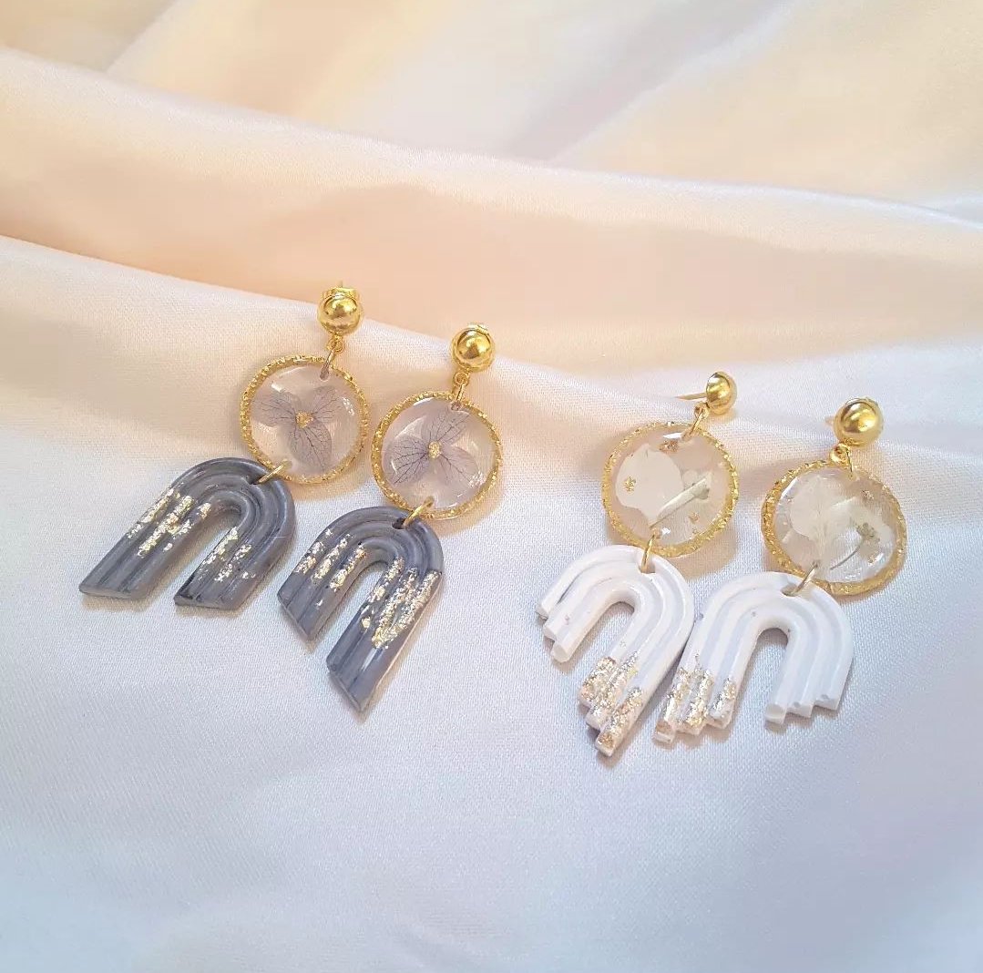 n3n3_store's tweet photo. أناقة التيرازو ورقة الزهور 🤍🩶
"أقراط مصنوعة من التيرازو والريزن معاً، لتتشكل تحفة فنية مصغرة يمكن ارتداءها"
بـ 45 ريال.
ألوان التيرازو والزهور حسب الطلب، والفضي متاح.

#ريزن #تيرازو #صنع_بحب #resin #terrazzo #handmade #madewithlove https://t.co/2OH4JztCj2