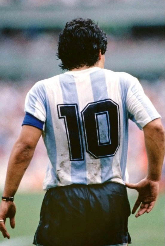 giraltpablo's tweet photo. Hoy es 10/10.

Sacando a Messi, ¿cuál es el mejor jugador que vos viste con ese dorsal? https://t.co/4R89n3hB8d
