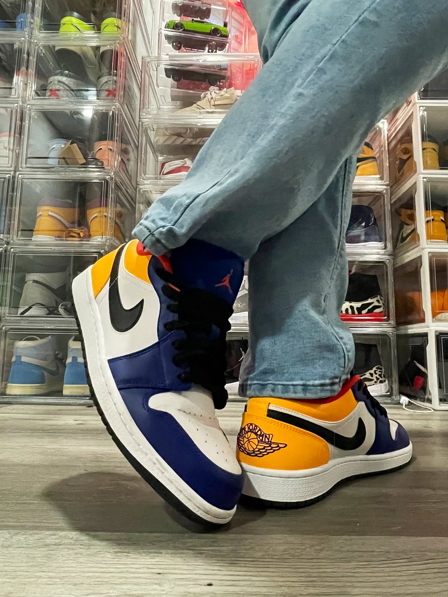 tito_kotd's tweet photo. #kotd AJ1 Low ‘Chicago Flip’
Day 39/50 of AJ1 lows
#kotd AJ1 Low ‘White Deep Royal Blue’
Day 40/50 of AJ1 lows
#kotd AJ1 Low ‘Crimson Tint’
Day 41/50 of AJ1 lows
#kotd AJ1 Low SE ‘Mismatched - Purple Magenta’
Day 42/50 of AJ1 lows
#JMillzChallenge
#FreeRee https://t.co/zuz25xHaUf