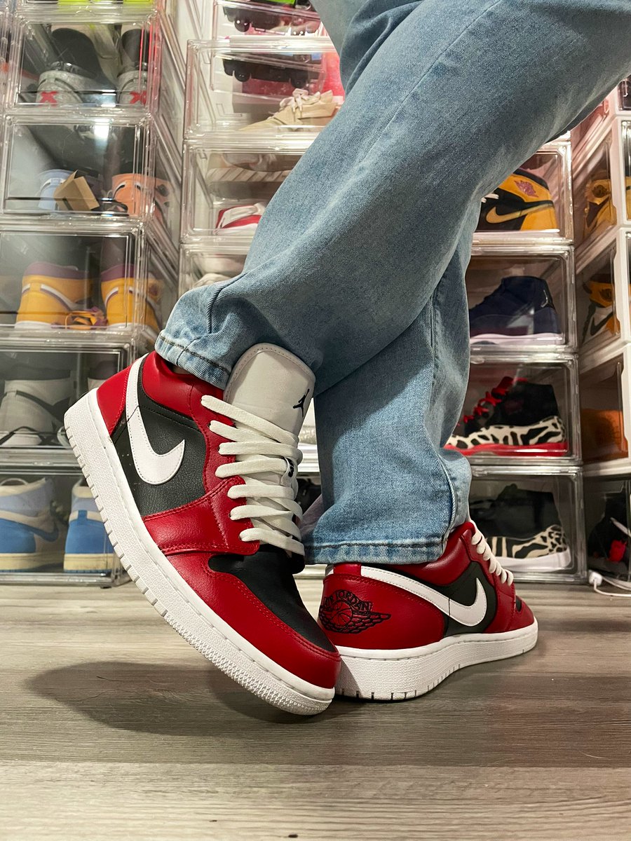 tito_kotd's tweet photo. #kotd AJ1 Low ‘Chicago Flip’
Day 39/50 of AJ1 lows
#kotd AJ1 Low ‘White Deep Royal Blue’
Day 40/50 of AJ1 lows
#kotd AJ1 Low ‘Crimson Tint’
Day 41/50 of AJ1 lows
#kotd AJ1 Low SE ‘Mismatched - Purple Magenta’
Day 42/50 of AJ1 lows
#JMillzChallenge
#FreeRee https://t.co/zuz25xHaUf
