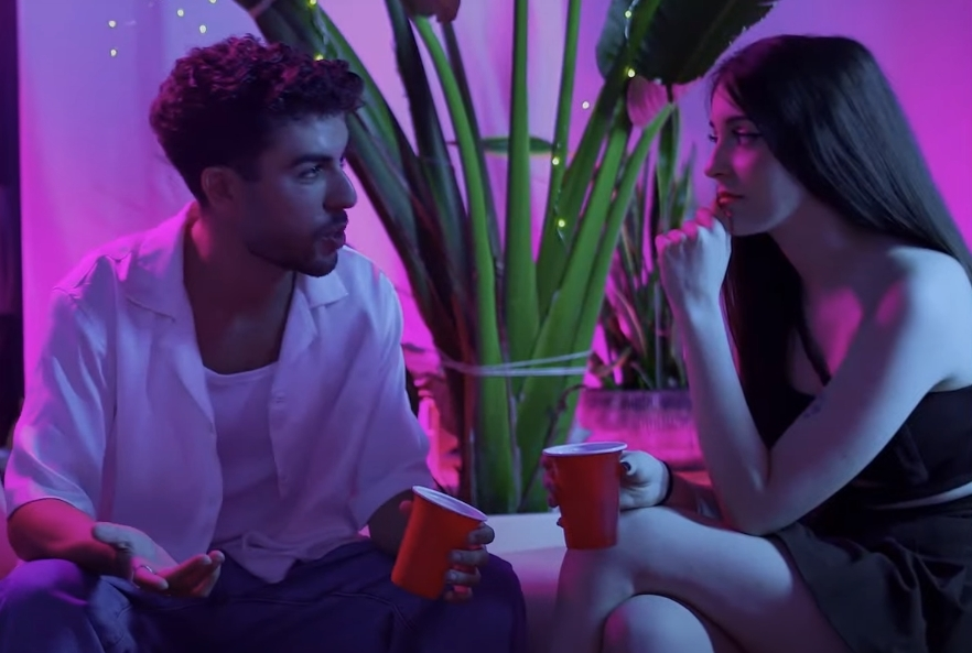 cuando el chavalito de la fiesta te explica lo que es el control de oleadas