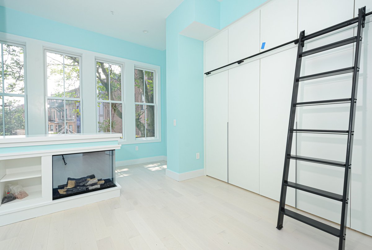 abacusbuilders's tweet image. Are you tired of wasted space in your home? We've got the solution for you! Introducing our latest project: the installation of a sleek sliding ladder in our 7 Columbus Ave renovation.

#MaximizeSpace #RollingLadder #HomeImprovement #ContractingCompany #interiordesign