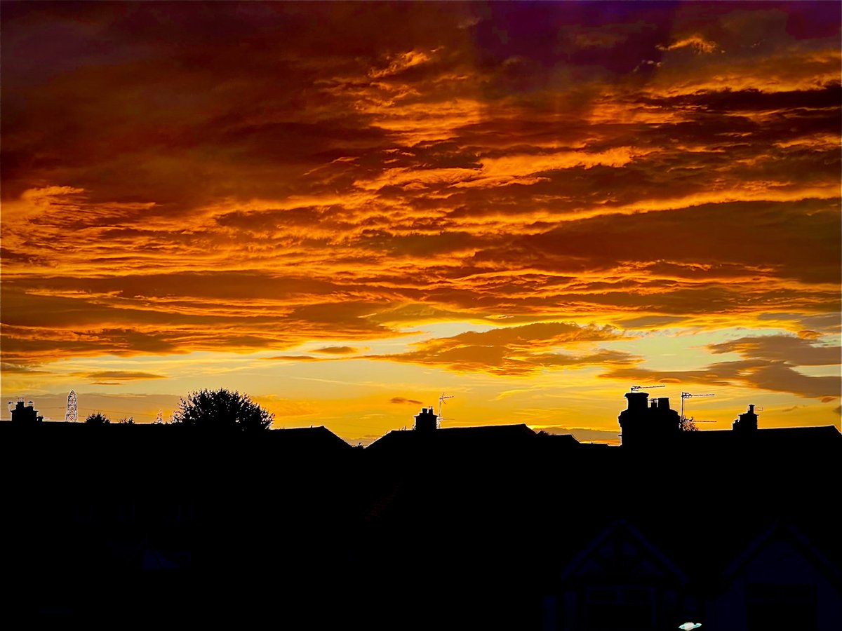 Sunset over Cheshire West from the loft studio🌅 (with some iPhone manipulation😉)