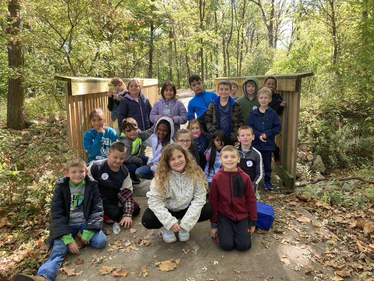 RoushsRoom's tweet photo. Two field trips in two days?! Third grade is the best! We enjoyed Bluffton history rotations and lessons last week. Yesterday we toured important places around town, like the historical museum. Today we visited the 1800s at the historic Forks of the Wabash in Huntington. https://t.co/L5SCBdAu4h