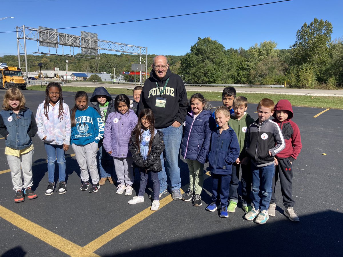 RoushsRoom's tweet photo. Two field trips in two days?! Third grade is the best! We enjoyed Bluffton history rotations and lessons last week. Yesterday we toured important places around town, like the historical museum. Today we visited the 1800s at the historic Forks of the Wabash in Huntington. https://t.co/L5SCBdAu4h
