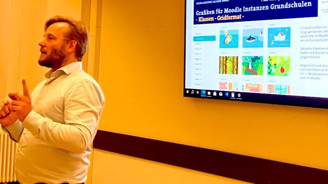 Vernetzung im Bildungsland: 18.57, Siemensgymnasium MD: Nach dem LINDIUS-Vernetzungstreffen moodle.bildung-lsa.de/digicampus/ stehen viele Lehrer&amp; Digitalassistenten zusammen. R. Rosendahl &amp; Siemensteam hatten auch für Gastronomie gesorgt. Schöne Sessions zuvor u.a. mit <a href="/klassenkrempel/">Elke Noah </a>.