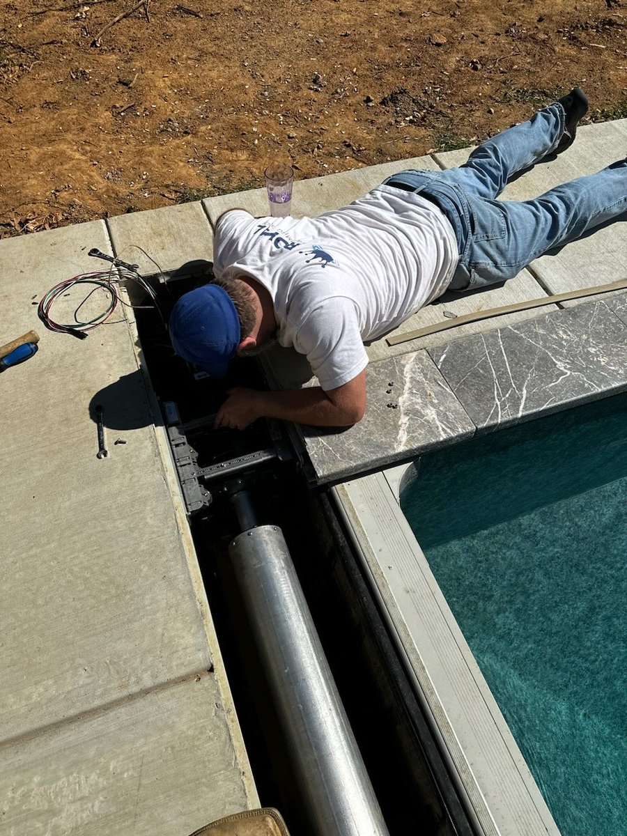 RSPInstallCrew's tweet image. Auto Cover Install ✨️

#RSPInstallCrew #Inground #VinylLiner #SwimmingPool #AutoCover