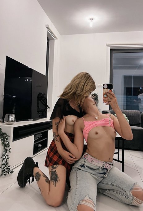 everyone say an official, horny hello to Bobbie 👋🏼  Bobbie spent a week staying at our place &amp; we had