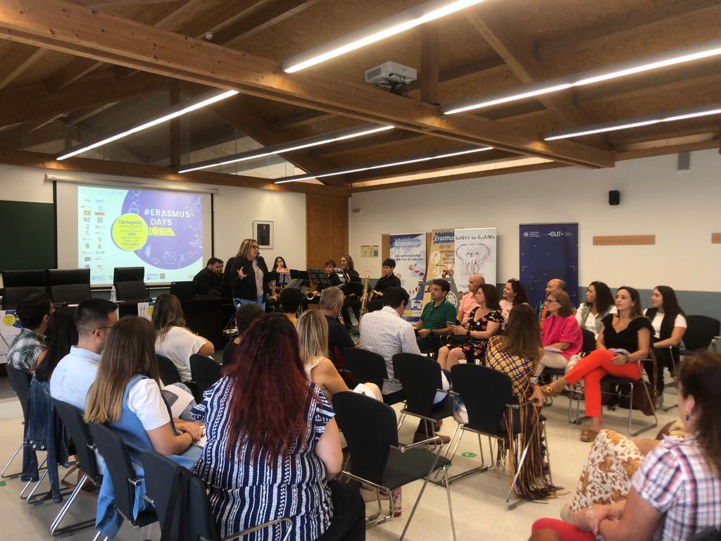 AMAE Asociación Mediterránea Amigos de Erasmus (@asociacionamae) on Twitter photo Nuestra primera actividad como #AMAE, celebrar los #ErasmusDays en <a href="/UPCToficial/">Universidad Politécnica de Cartagena | UPCT</a>. Ha sido fantástico y enriquecedor. Y encima con música a cargo del <a href="/ConservatorioCt/">Conservatorio Ct</a>. <a href="/sepie/">Shelley Alderson</a>, estamos muy satisfechos y convencidos de que hemos contribuido a que #Europa brille gracias a #ErasmusPlus Nuestra primera actividad como #AMAE, celebrar los #ErasmusDays en <a href="/UPCToficial/">Universidad Politécnica de Cartagena | UPCT</a>. Ha sido fantástico y enriquecedor. Y encima con música a cargo del <a href="/ConservatorioCt/">Conservatorio Ct</a>. <a href="/sepie/">Shelley Alderson</a>, estamos muy satisfechos y convencidos de que hemos contribuido a que #Europa brille gracias a #ErasmusPlus