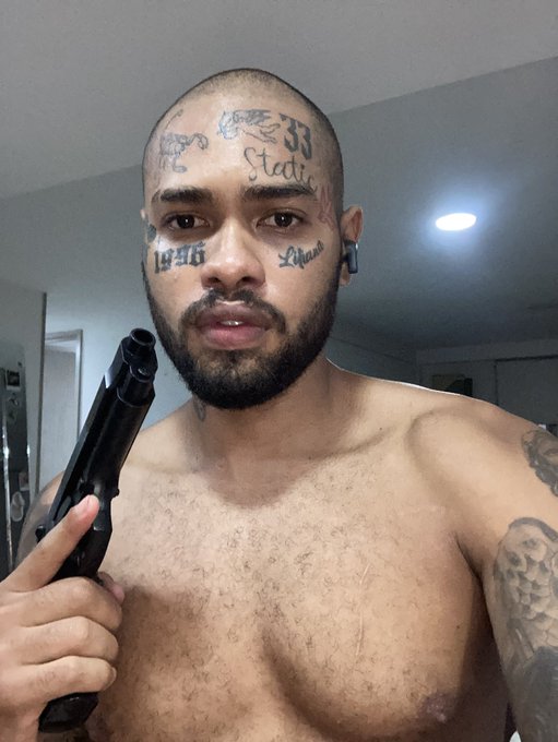 Goth boy https://t.co/ghZN9lLniD