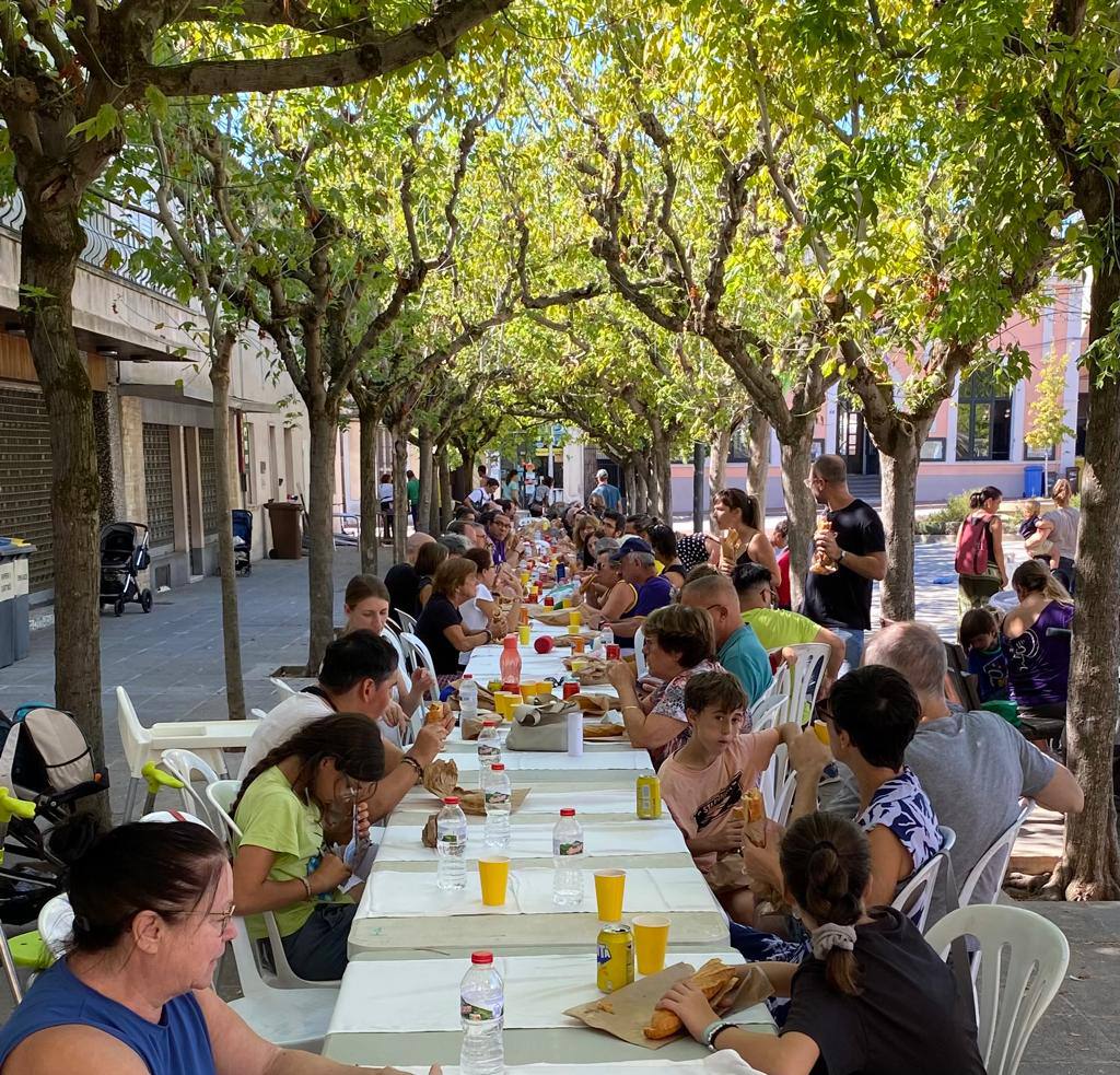 ERCSentmenat's tweet photo. ‼️ 6e aniversari de l’ #1O!

👉 6 anys després, continuem defensant l’#1O. Mai oblidarem ni perdonarem la repressió rebuda per part de l’Estat Espanyol.

✊ Lluitarem per tornar a posar les urnes, i  perquè es reconegui l’inocencia de les persones jutgades. Ho tornarem a fer! 🗳️ https://t.co/IYN0nuaOKB