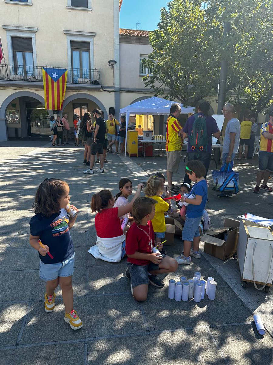 ERCSentmenat's tweet photo. ‼️ 6e aniversari de l’ #1O!

👉 6 anys després, continuem defensant l’#1O. Mai oblidarem ni perdonarem la repressió rebuda per part de l’Estat Espanyol.

✊ Lluitarem per tornar a posar les urnes, i  perquè es reconegui l’inocencia de les persones jutgades. Ho tornarem a fer! 🗳️ https://t.co/IYN0nuaOKB