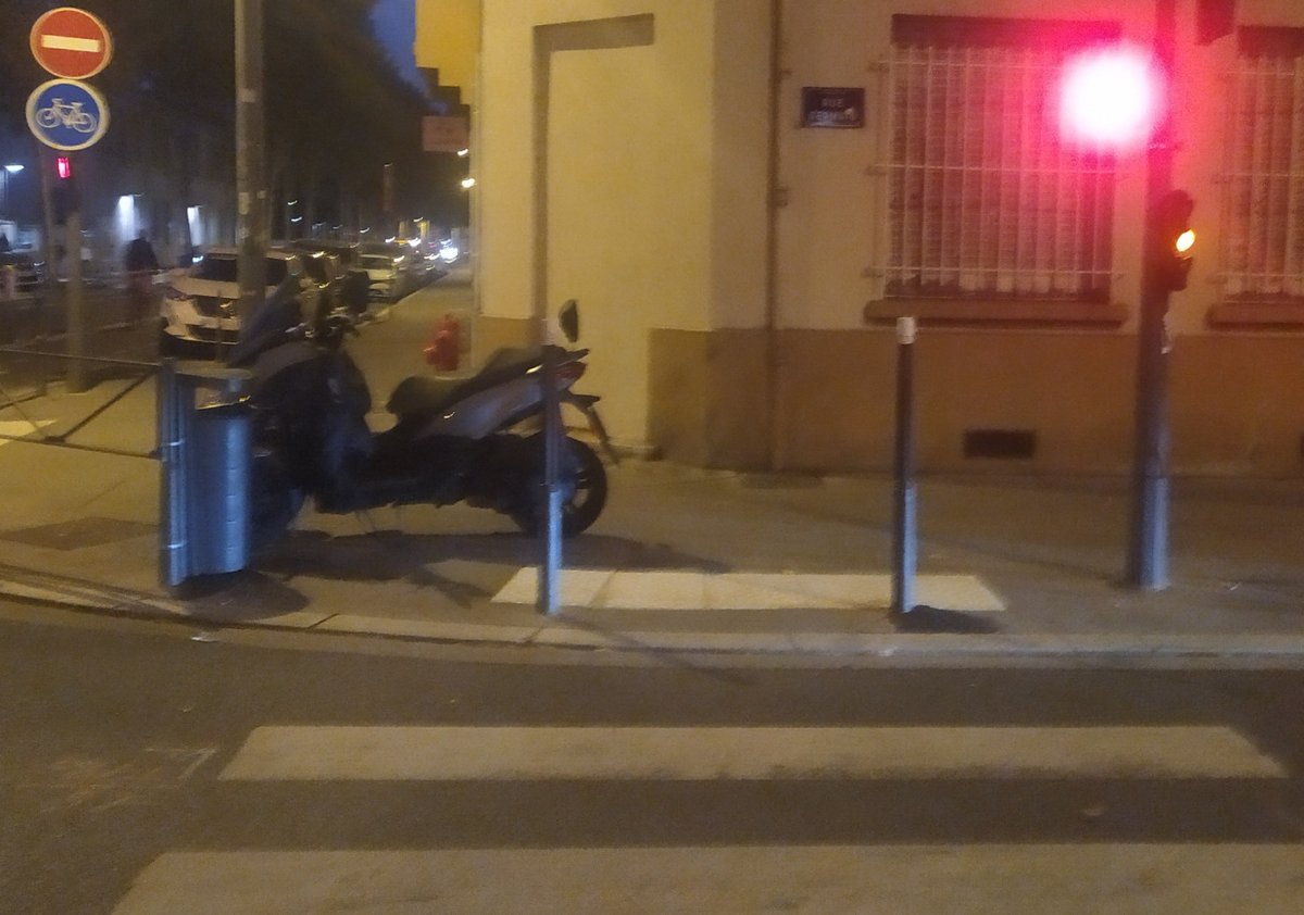 Pour gêner à ce point là, ils le font exprès, ce n'est pas possible autrement...
<a href="/RasLeScoot/">Ras Le Scoot</a>