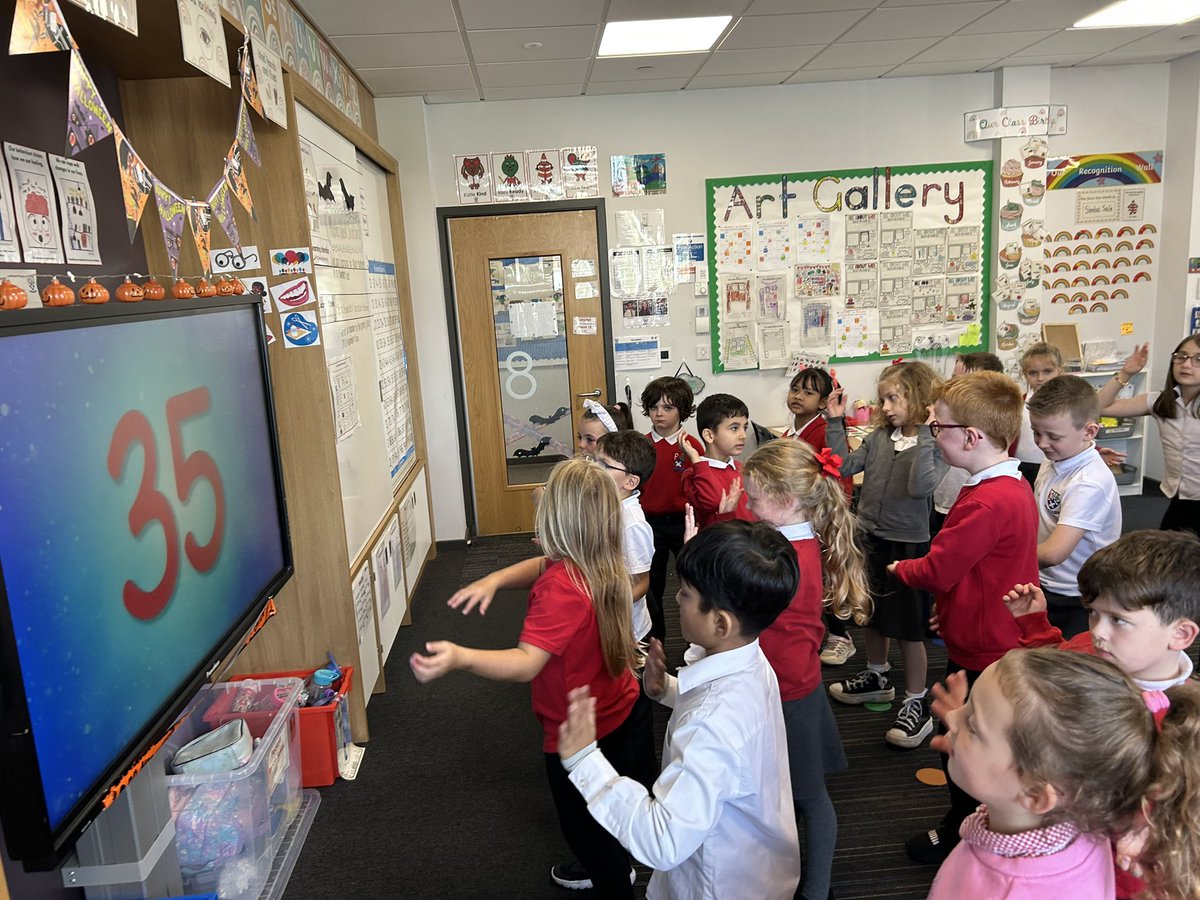 MissHayward03's tweet photo. Another #MathsWeekScotland fun filled session today. Starting off with getting our bodies moving and practising our skills through some counting songs! #ClydeNumeracy #Mathsinmotion https://t.co/mRj70gHB14