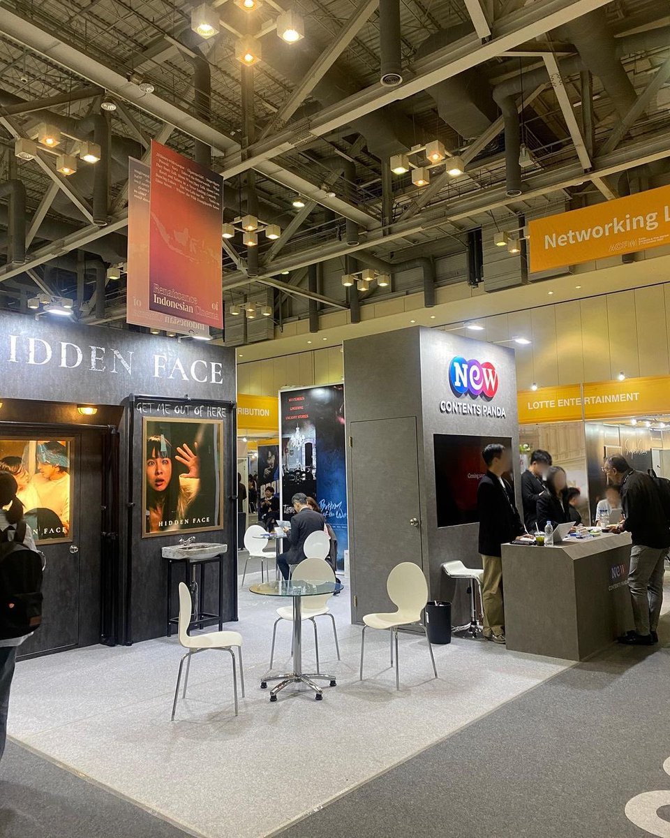 BlackSoNGSH's tweet photo. Currently,the #ContentsPanda booth, which deals with the distribution,import&amp;distribution of Korean films at the #AsianContentFilmMarket (ACFM) in Busan, is promoting Song Seung Heon’s film #TheHiddenFace,which has completed shooting in2022,is scheduled to be released in 2023. https://t.co/IcBWxzd0qa