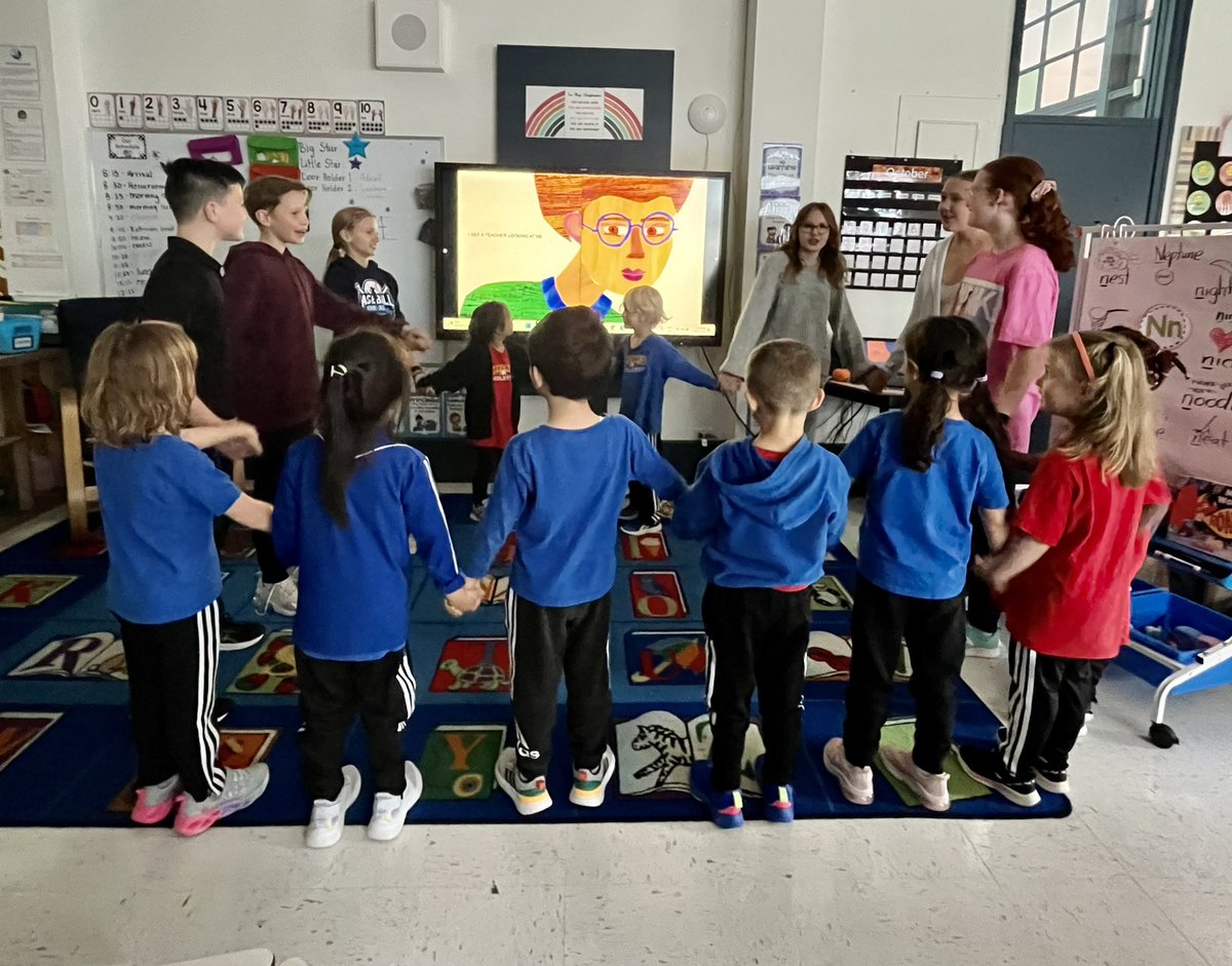 caines_mrs's tweet photo. @lakecrestnl it’s World Mental Health Day! In recognition of the day, our Jr High Health Classes are leading our younger students in lessons and activities that focus on positive thinking, self-confidence, and mindfulness. https://t.co/uqh5Pc6WZB