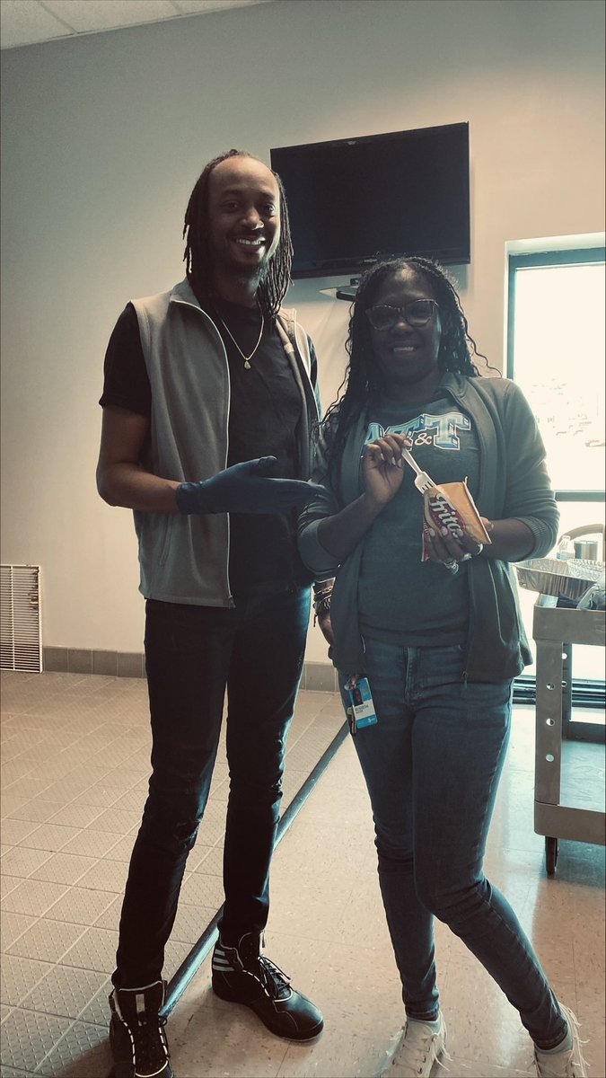 LexusG13's tweet photo. The C.E.O Team presents Walking Tacos 🌮🌮 #smithstarzz #lifeatatt #WeRtheNac #rushhour @RushedaAlexis @FAYCallCenter @WeRtheNAC https://t.co/WkxA5zRswF