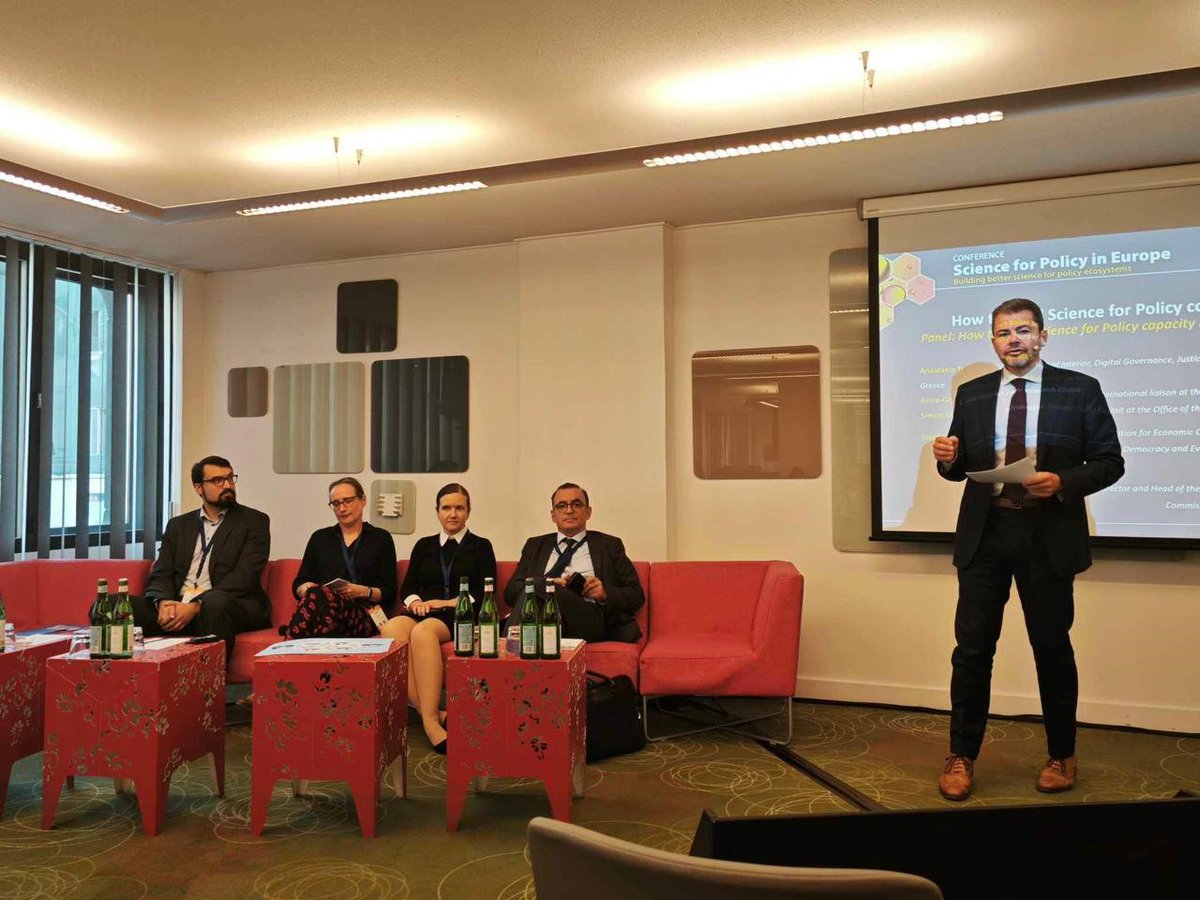 SJacobzone's tweet image. How to build capacity for #Science4Policy and #Evidence Informed #Policymaking? Decision makers are confronted with ever more complex crises and wicked issues: How can a whole of government approach help bridge the barriers to EIPM with  #TSI project? @EU_Sciencehub @EU_reforms